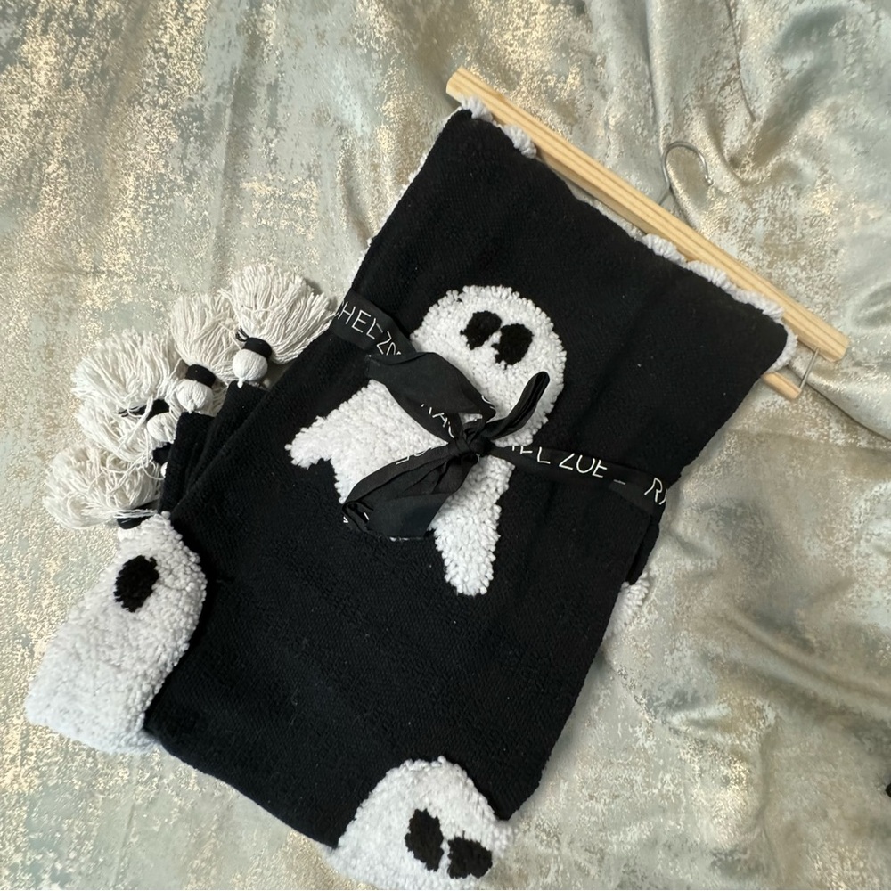 Rachel Zoe Classic Black and White Ghost blanket